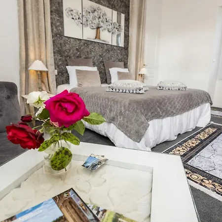Couette-café Domaine La Corniche 4*
