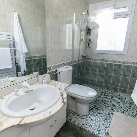 Domaine La Corniche לינה וארוחת בוקר 4*