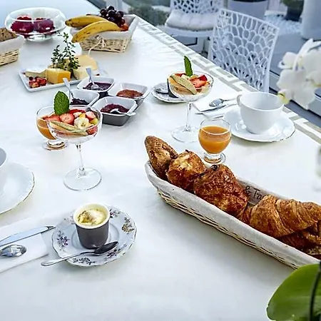 Domaine La Corniche Bed & Breakfast 4*